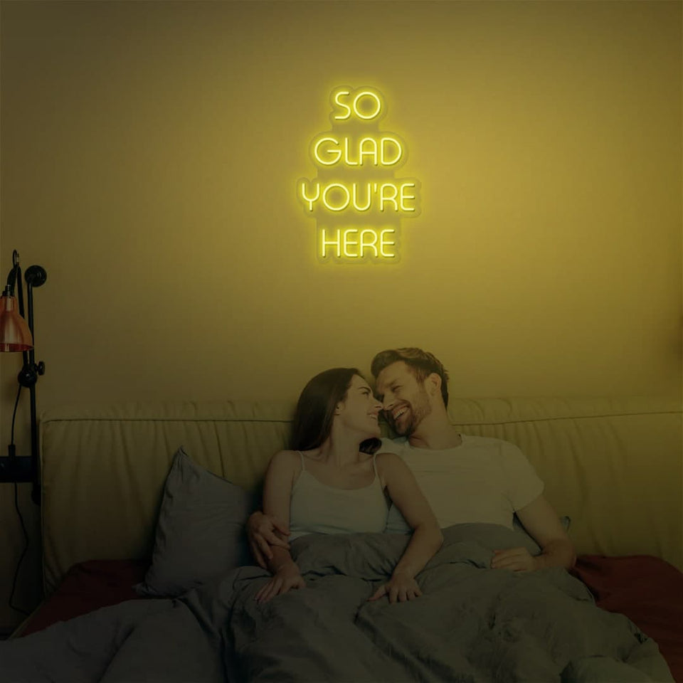 SO GLAD YOURE HERE GOLDEN YELLOW COLOR NEON SIGN