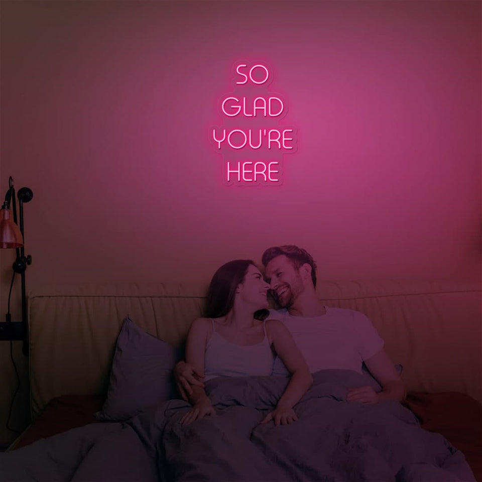 SO GLAD YOURE HERE PINK COLOR NEON SIGN